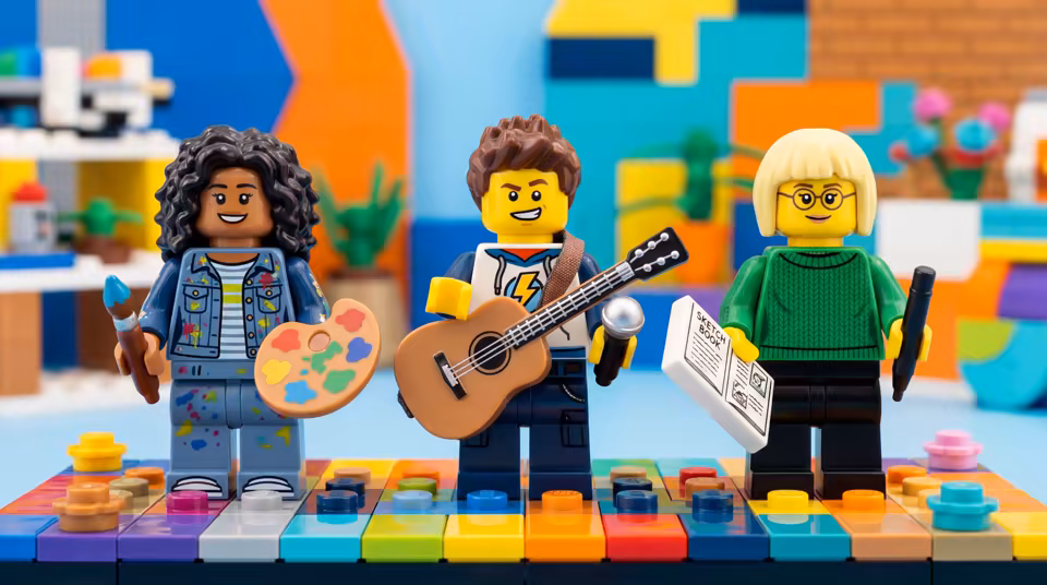 LEGO-style minifigure lineup preview